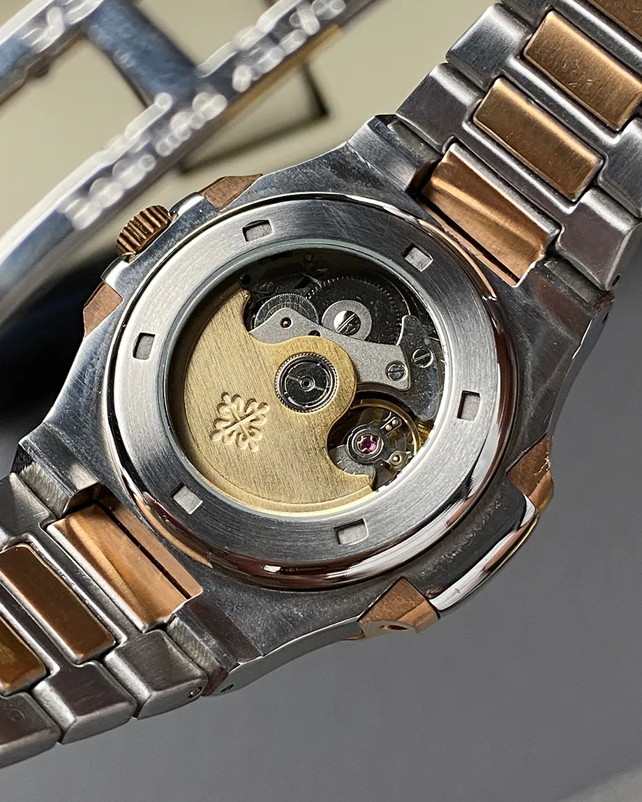 Patek Philippe ناتلیوس اتوماتیک مردانه پشت شیشه